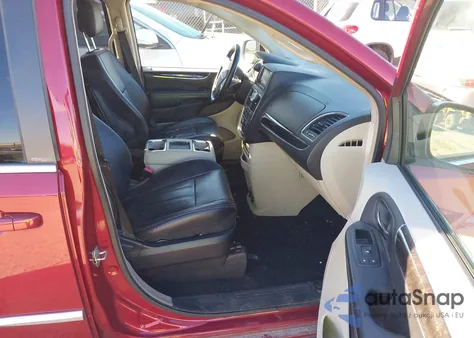 2013 Chrysler Town & Country Touring z USA, uszkodzony, nr VIN 2C4RC1BG3DR588440